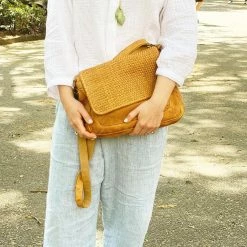 Rugged Hide Susie RH-2205 Ladies Flap Cross Body Bag With Lattice Weave Detail