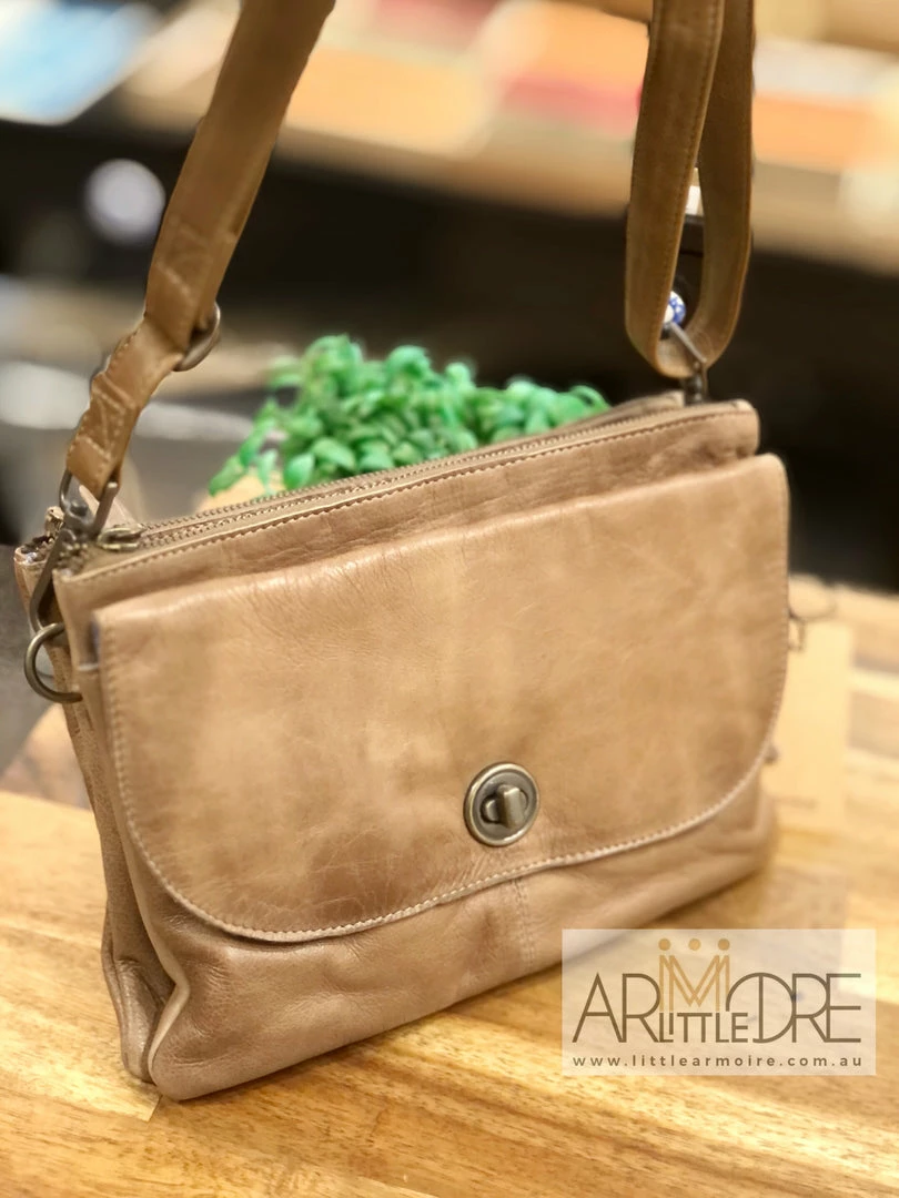 Budget ๐ Rugged Hide Romy RH-13687 Leather Crossbody Clutch Bag โ 15 Rugged Hide Romy RH-13687 Leather Crossbody Clutch Bag