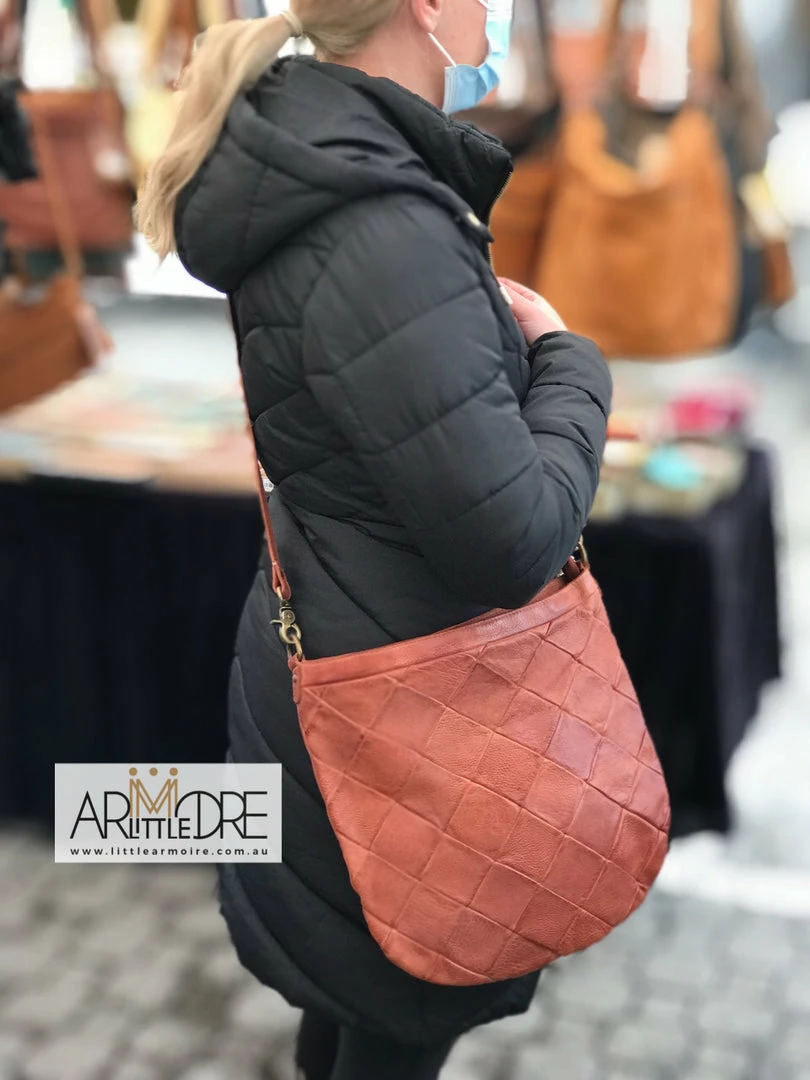 Brand new 🎉 WOMEN Rugged Hide Bella RH-3104 Soft Leather Ladies Crossbody Leather Bag ✔️ 9 WOMEN Rugged Hide Bella RH-3104 Soft Leather Ladies Crossbody Leather Bag