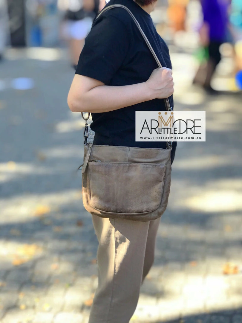 Outlet โญ Rugged Hide Aisha RH-13688 Soft Leather Crossbody Leather Bag ๐ 5 Rugged Hide Aisha RH-13688 Soft Leather Crossbody Leather Bag