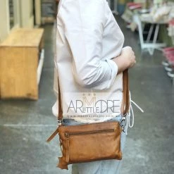 Rugged Hide RH-11287 Kingston Small Cross Body Leather Bag WOMEN