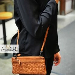 Rugged Hide RH-13997 Bonnie Small Ladies Woven Sling Wallet Clutch Bag