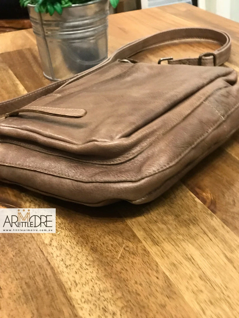 Outlet โญ Rugged Hide Aisha RH-13688 Soft Leather Crossbody Leather Bag ๐ 22 Rugged Hide Aisha RH-13688 Soft Leather Crossbody Leather Bag