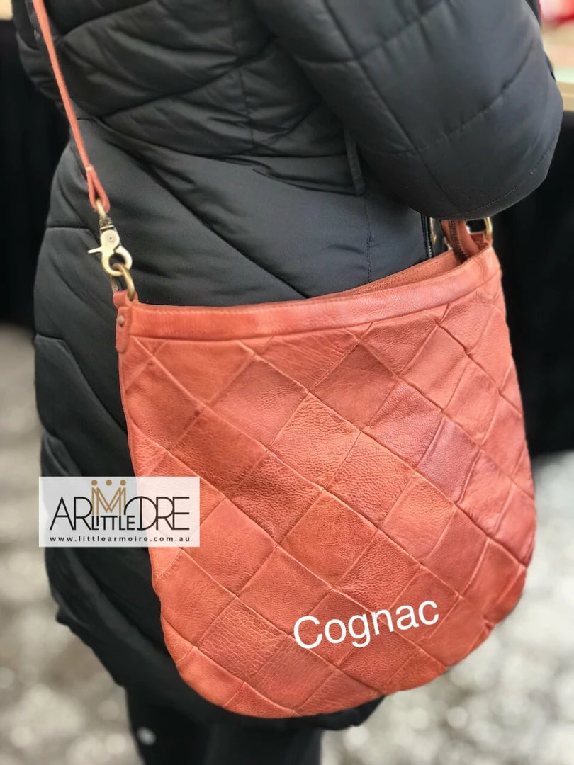 Brand new 🎉 WOMEN Rugged Hide Bella RH-3104 Soft Leather Ladies Crossbody Leather Bag ✔️ 4 WOMEN Rugged Hide Bella RH-3104 Soft Leather Ladies Crossbody Leather Bag