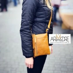 Rugged Hide RH-9555 Frances Small Cross Body Leather Bag