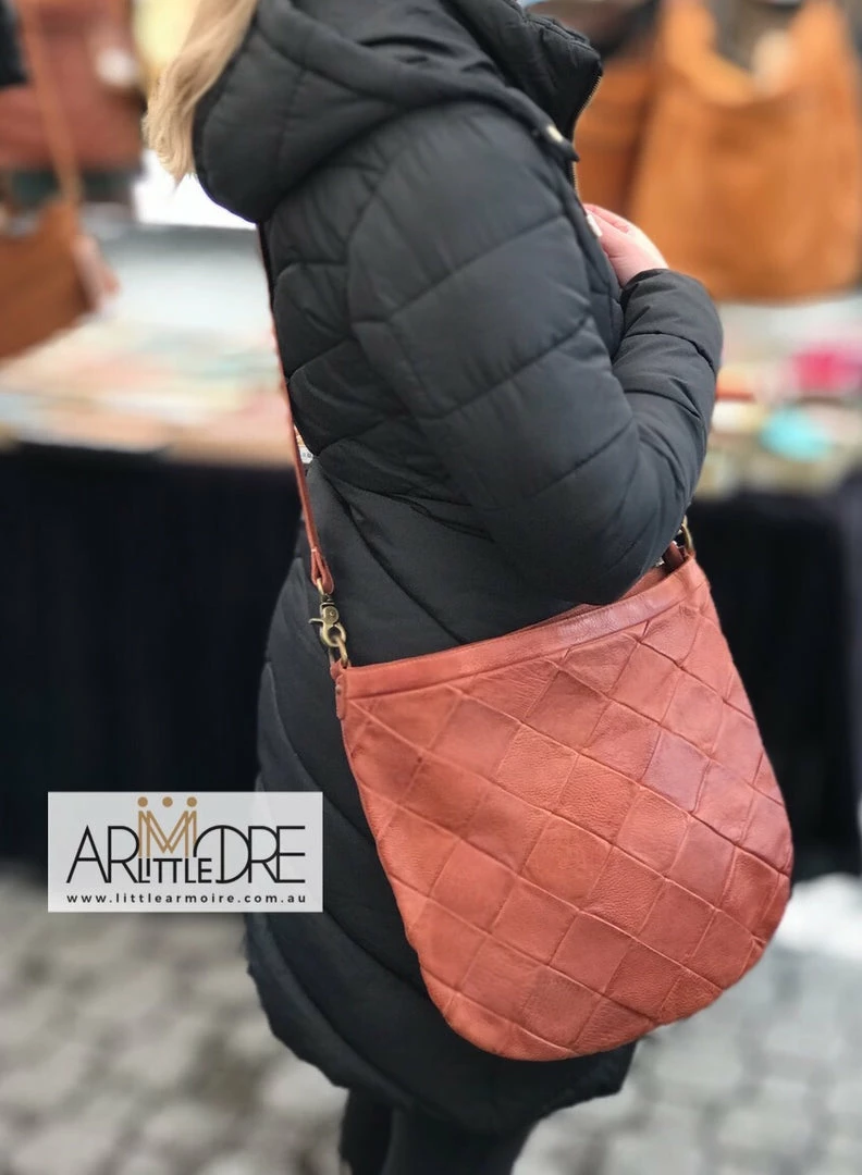 Brand new 🎉 WOMEN Rugged Hide Bella RH-3104 Soft Leather Ladies Crossbody Leather Bag ✔️ 5 WOMEN Rugged Hide Bella RH-3104 Soft Leather Ladies Crossbody Leather Bag