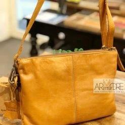 Budget ๐ Rugged Hide Romy RH-13687 Leather Crossbody Clutch Bag โ 26 Rugged Hide Romy RH-13687 Leather Crossbody Clutch Bag