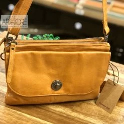 Budget ๐ Rugged Hide Romy RH-13687 Leather Crossbody Clutch Bag โ 30 Rugged Hide Romy RH-13687 Leather Crossbody Clutch Bag